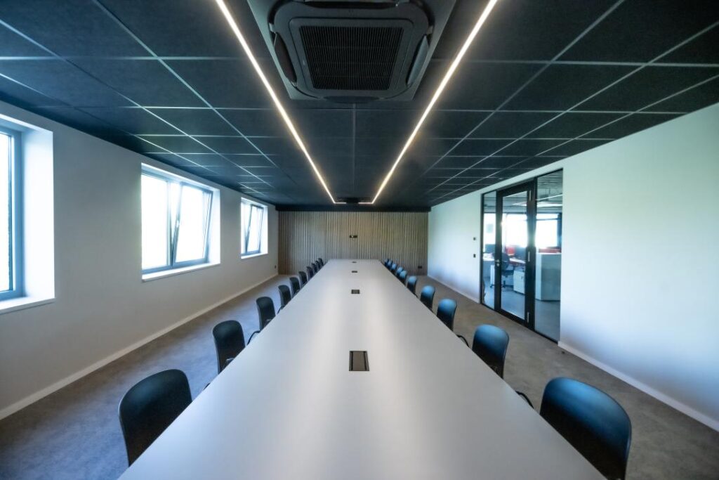 Salle de conférence aménagement bureau Terumo Leuven
