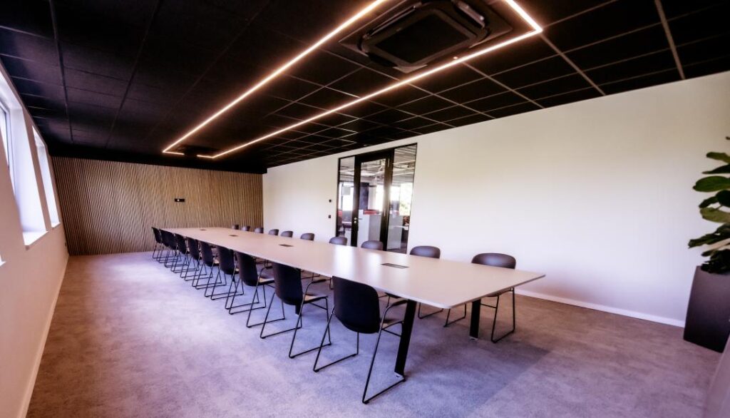 Salle de réunion bardage bois