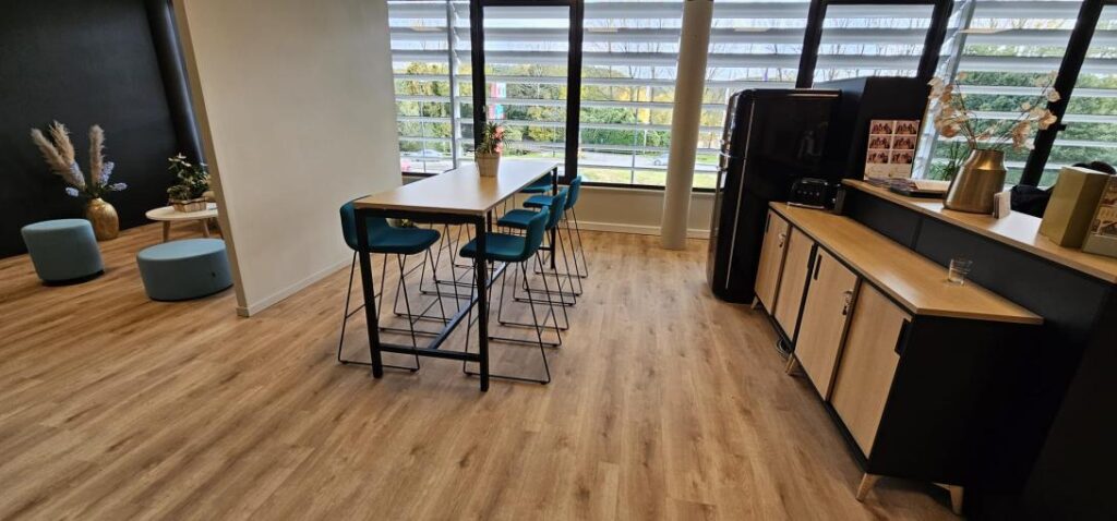 Table haute et tabourets