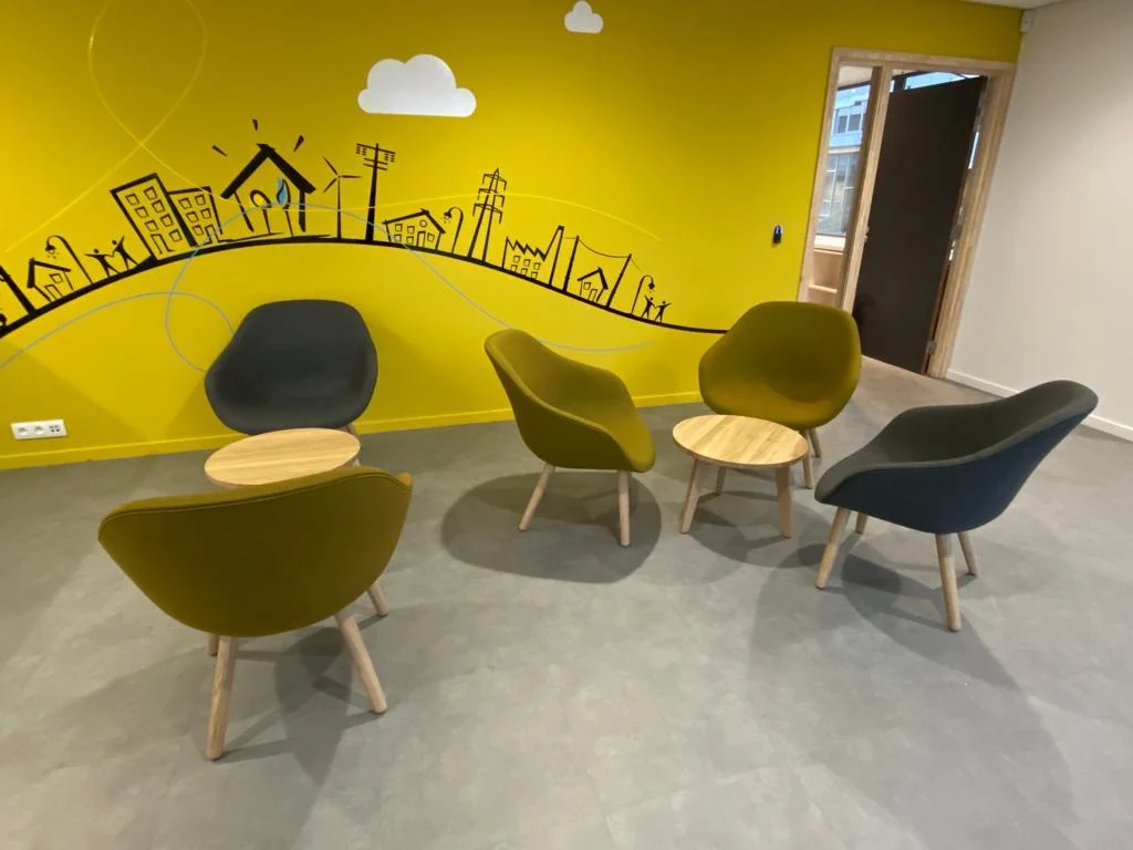 Gele muurillustratie