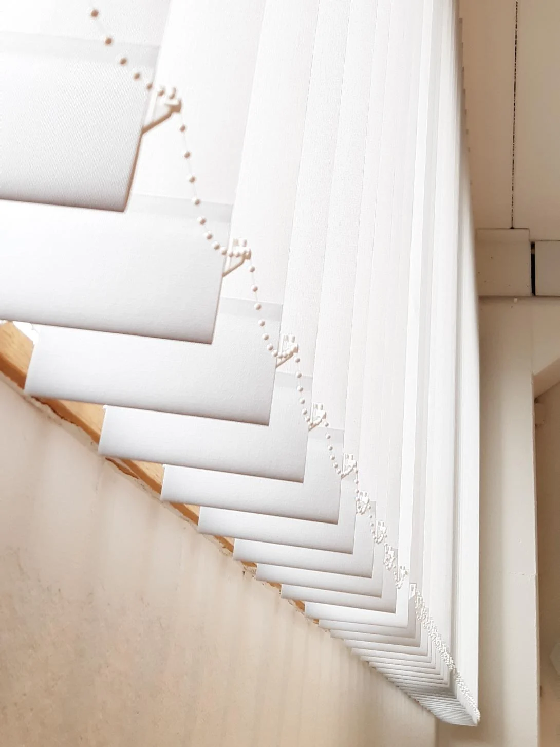 White pleated blinds
