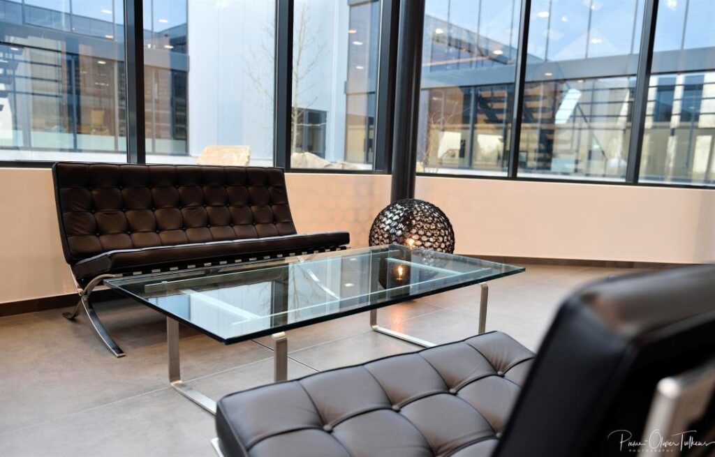 fauteuil-barcelona-pied-alu-table-verre2