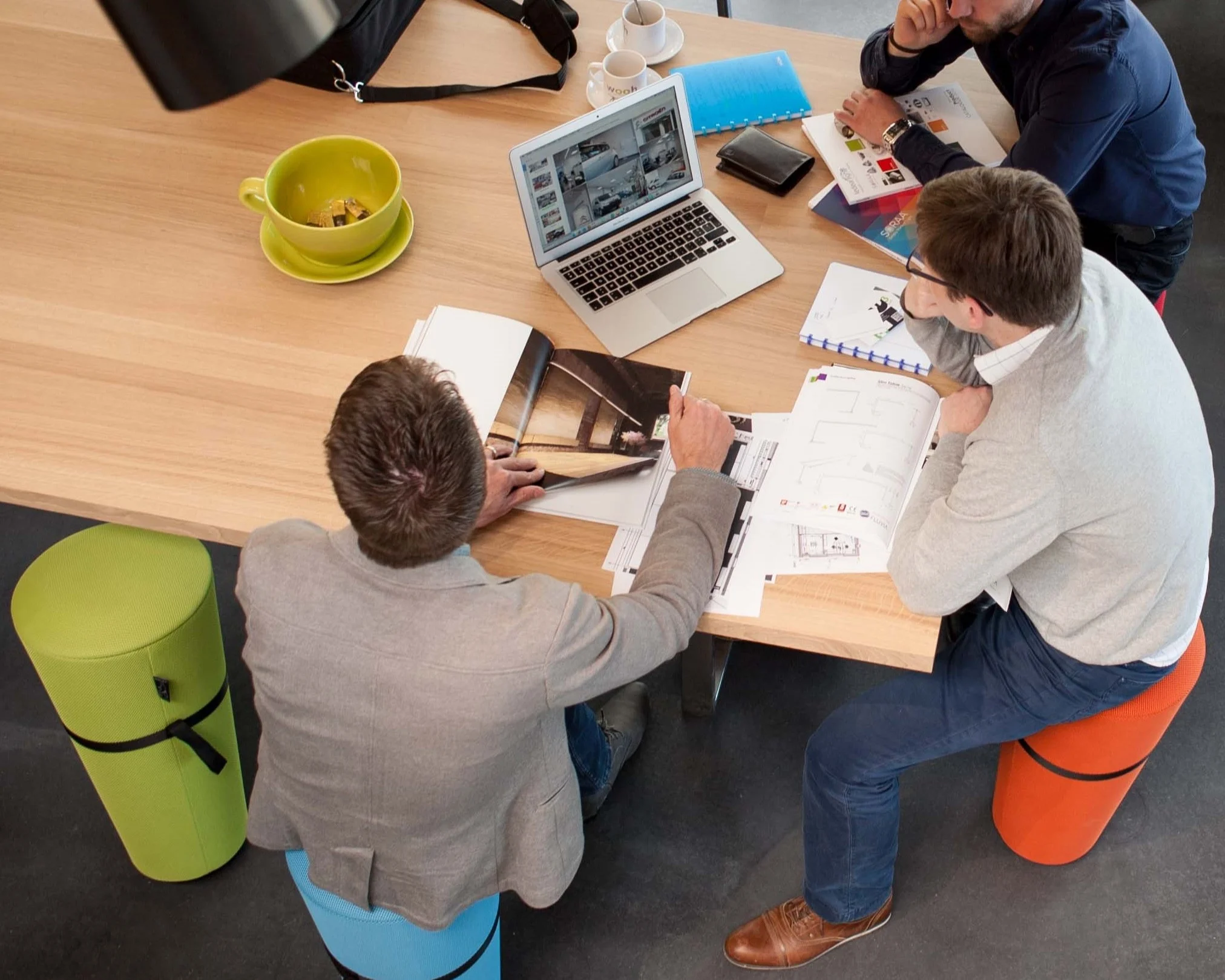 Working session on the plans with the Wooh team