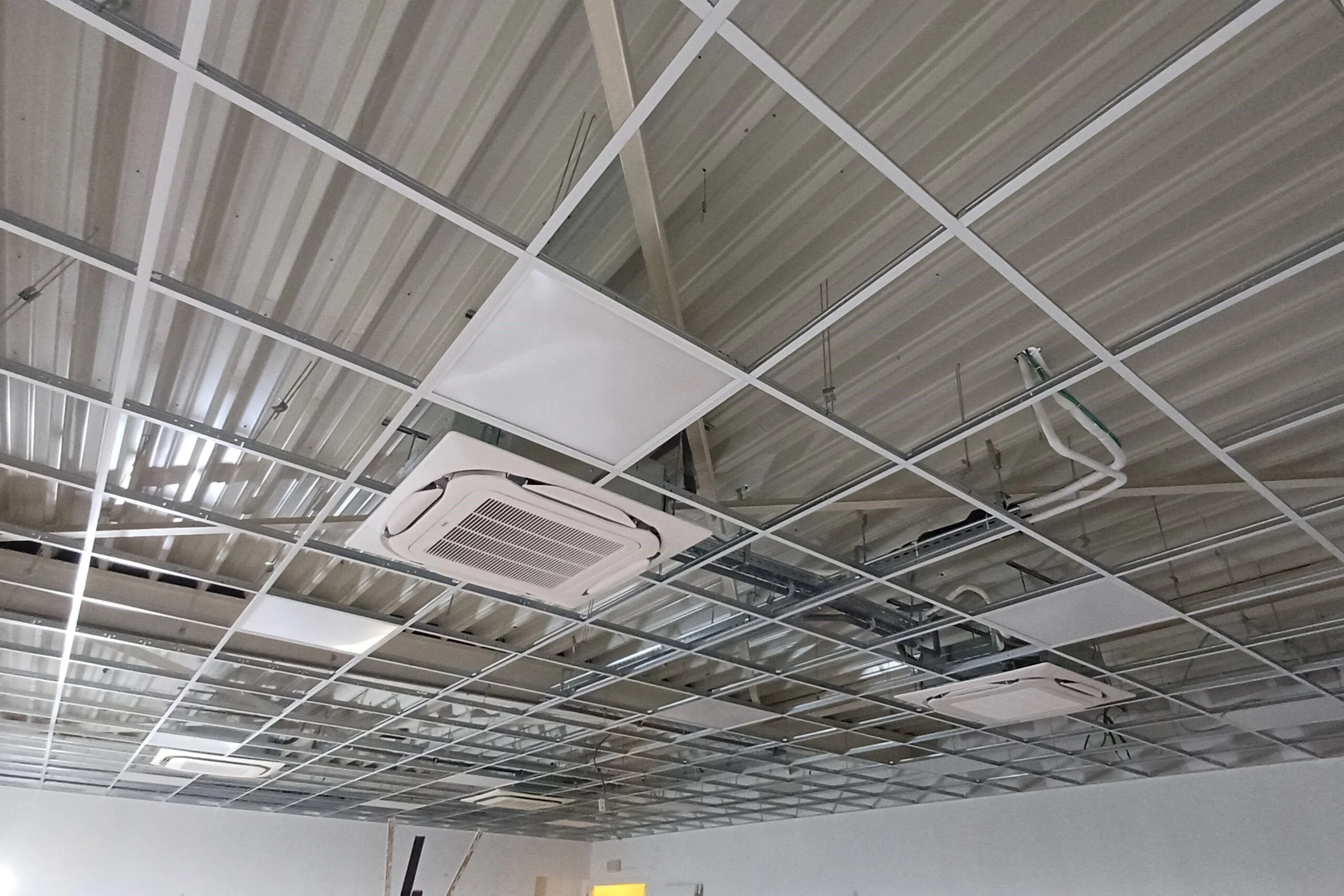 Installing the suspended ceiling