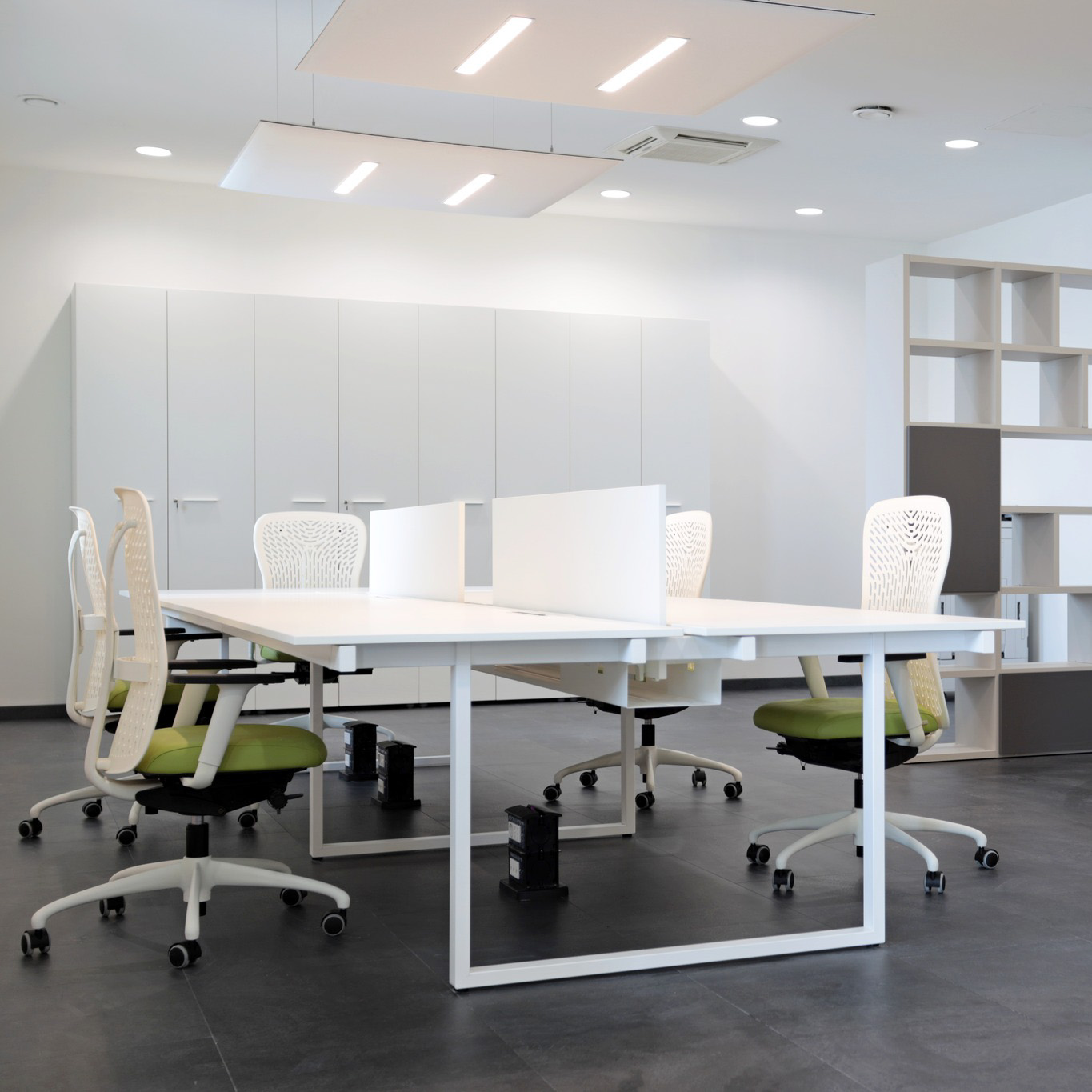 Bench 2 collaborateurs face à face | BE ONE