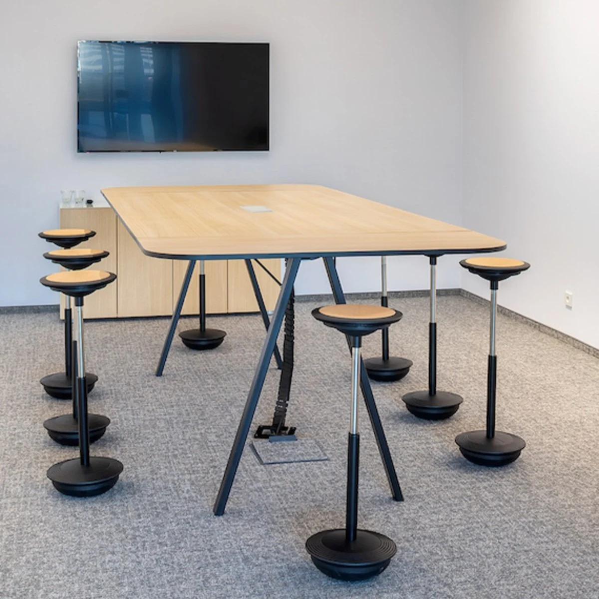 Zittende en staande kruk | STITZ