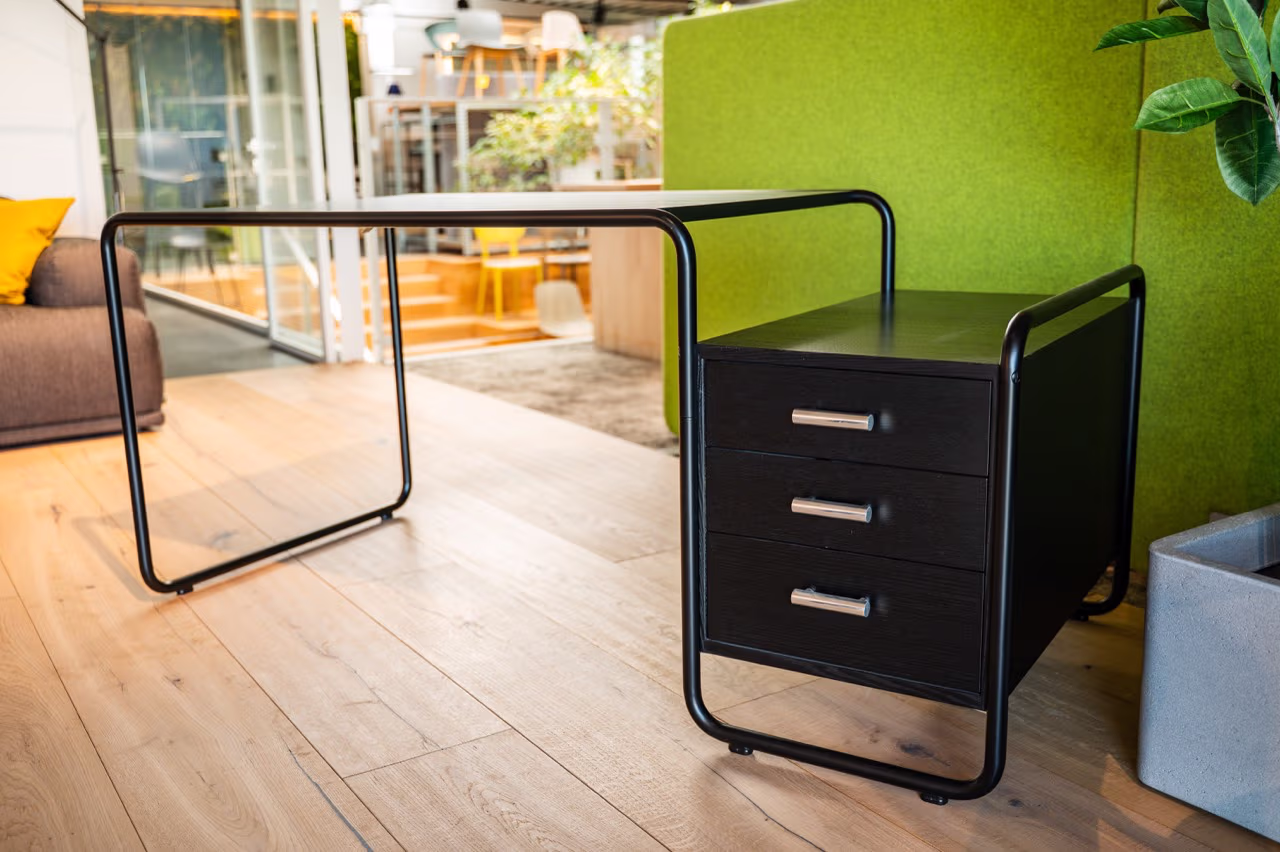 Bureau Thonet S 285/1 – Acier noir