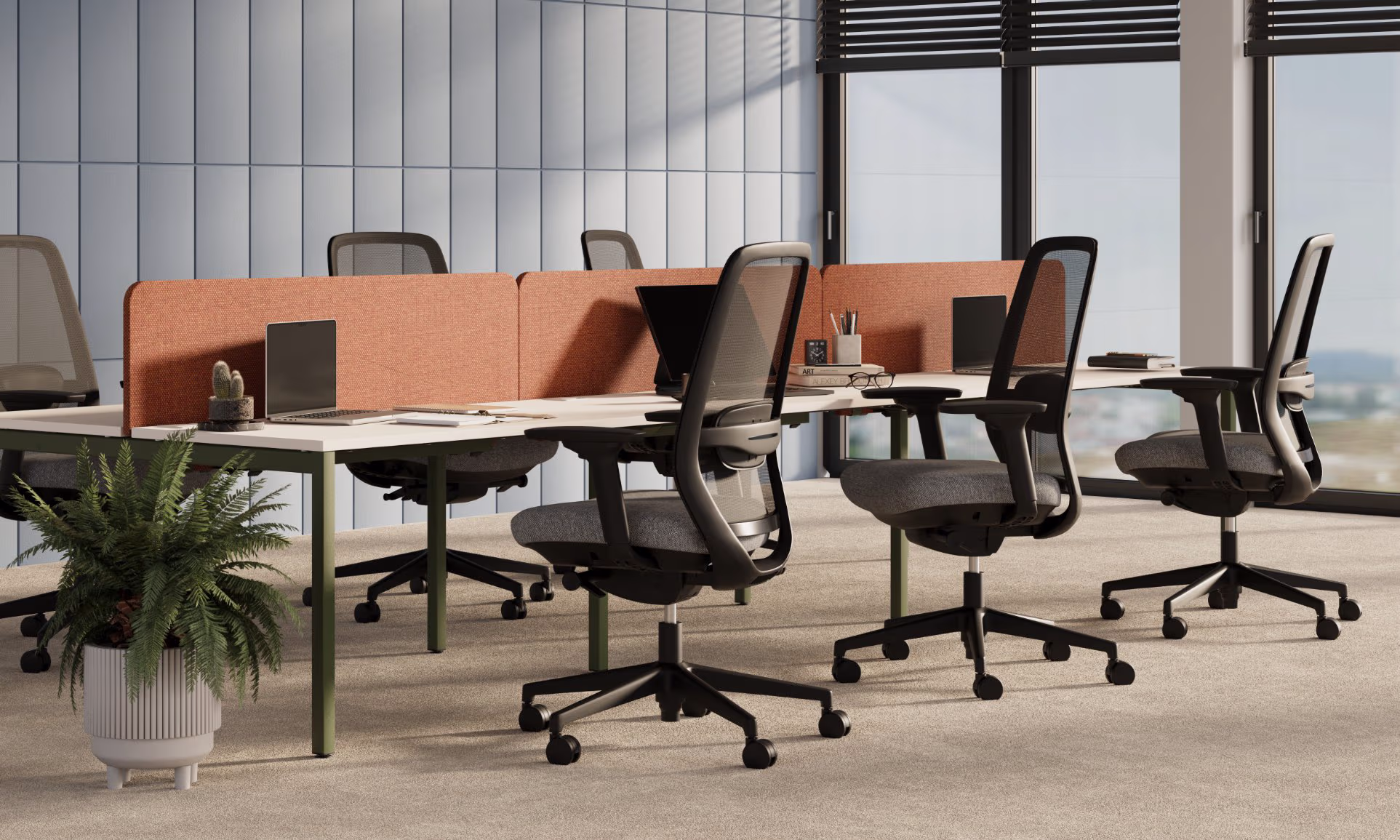 Bureaux partagés équipés de chaises ergonomiques Elovie Nowy Styl avec cloisons acoustiques