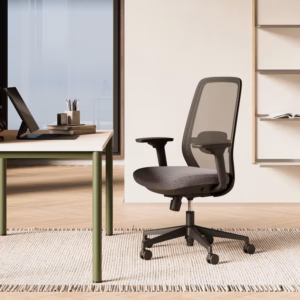 Chaise de bureau ergonomique Elovie Nowy Styl dans un aménagement de bureau à domicile