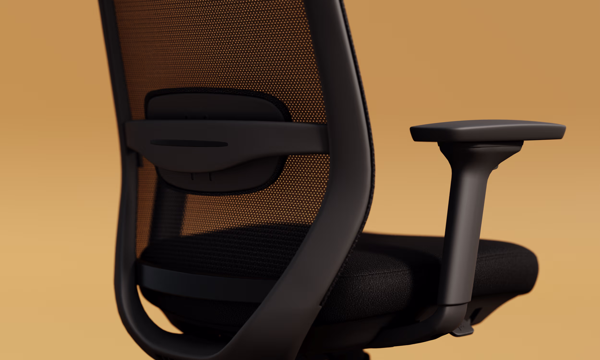 Détail du dossier résille et de l'accoudoir 4D de la chaise Elovie, vue de profil