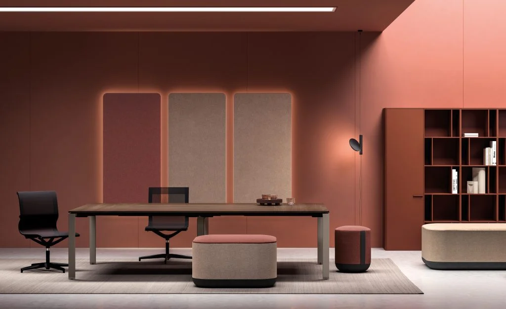 Espace de travail Bralco avec bureau, assises et rangements